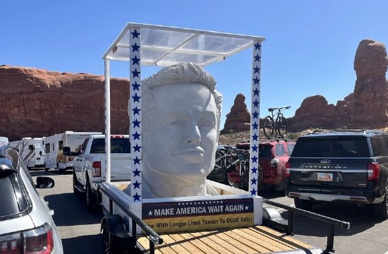 马斯克讽刺雕像在美国各大国家公园轮流展出