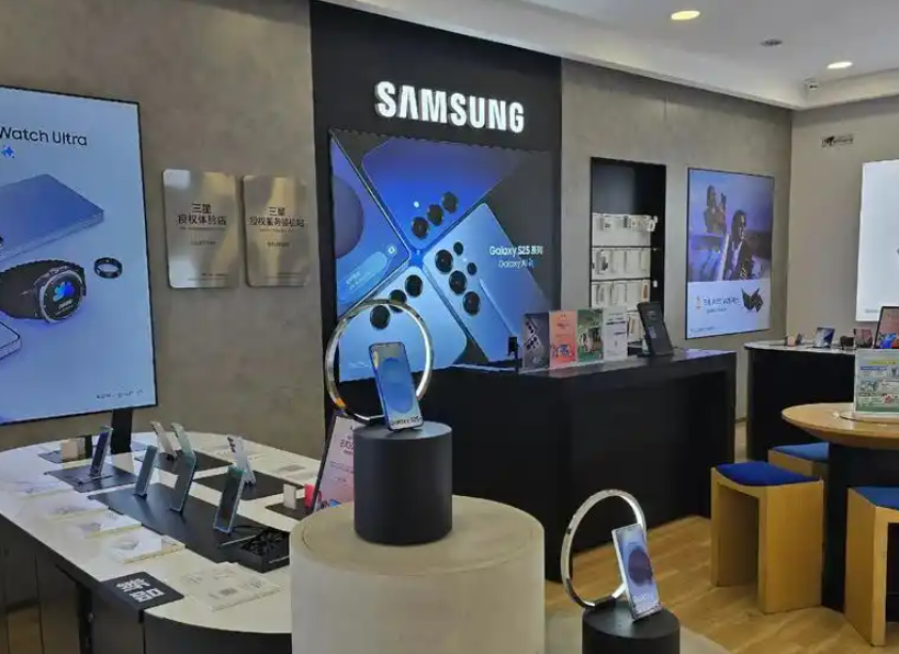 消息称三星将在本周APEC CEO峰会期间展示三折叠屏